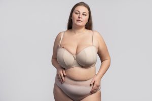 The most common bra struggles for women with a larger cup size and how to  solve them!